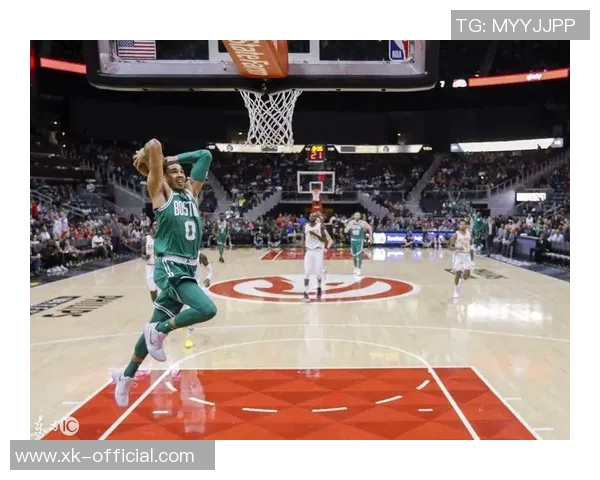 塔图姆分享惊艳扣篮视频引发热议鞋子成关键因素引发讨论