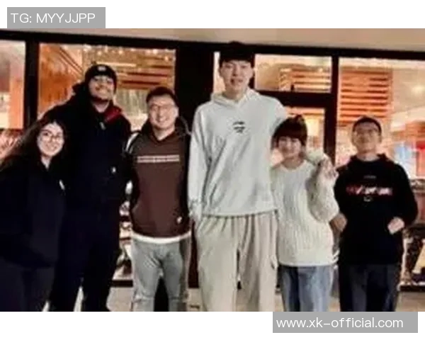 杨瀚森与女友首次同框合影凯尔登赛后甜蜜瞬间引发热议