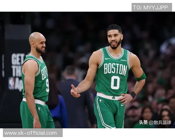 开拓者乐福赠送球衣给老乡塔图姆感谢他一直以来的支持与鼓励